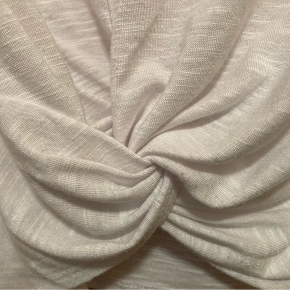 White long sleeved drape wrap shirt.perfect condition. Polyester/rayon - Picture 4 of 5